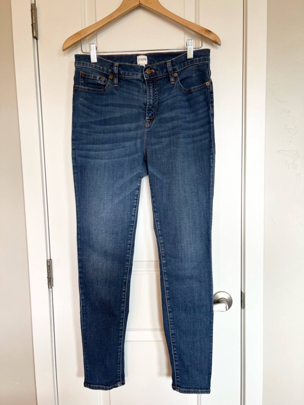 J. Crew skinny jeans Size 30 Medium wash Mid rise stretch denim Minimalist